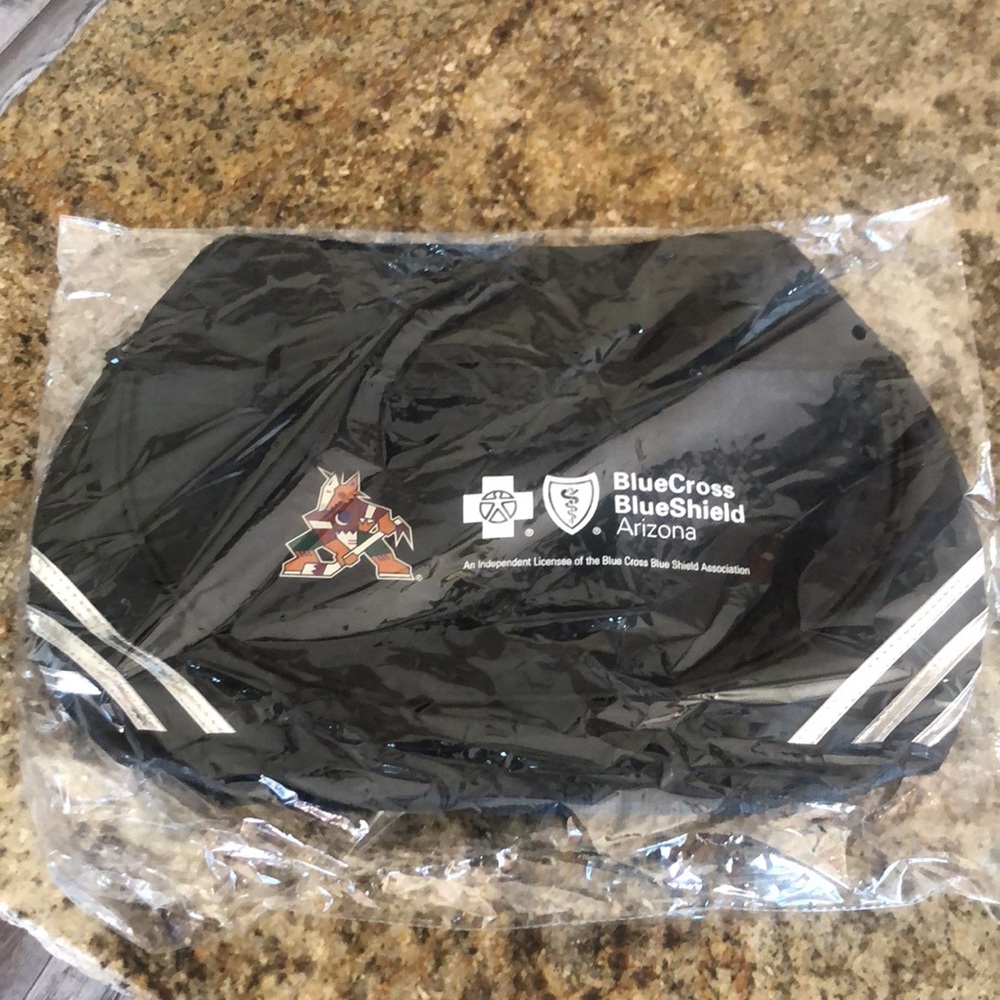 Arizona Coyotes Black Gym Bag - Picture 9 of 12